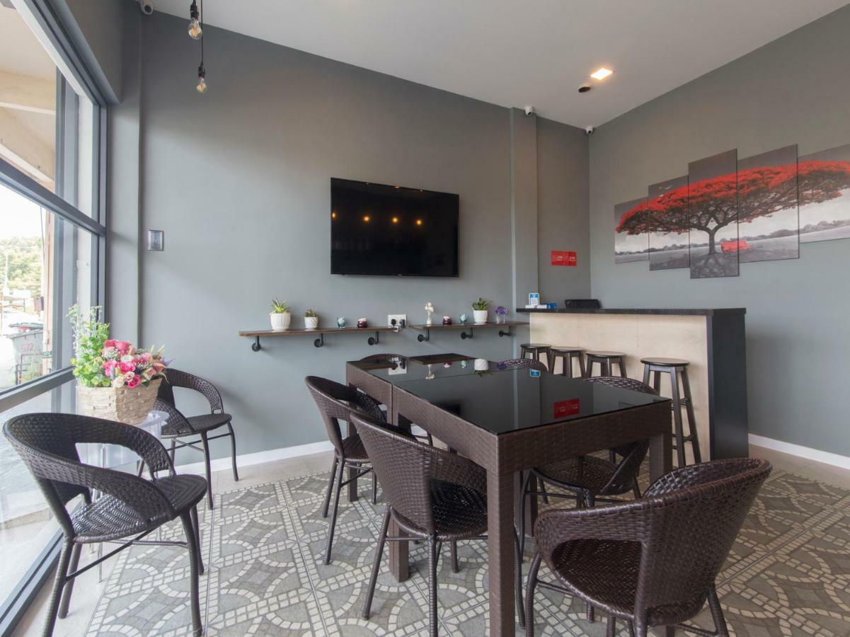 Super Oyo 1145 Lea Guest House & Cafe Lukut Buitenkant foto
